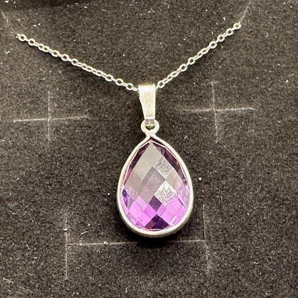 Beautiful Pear Cut 6.05 Ct Purple Amethyst Pendant -  Sterling Silver with Chain - Picture 3 of 5